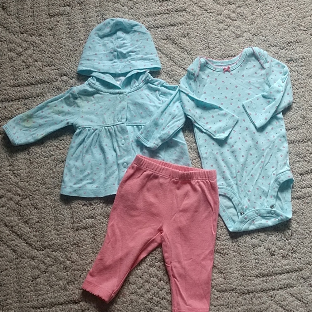 Carter's outfit